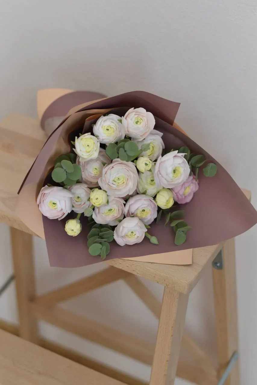 Ранункулюсы и эвкалипт — медиа 1